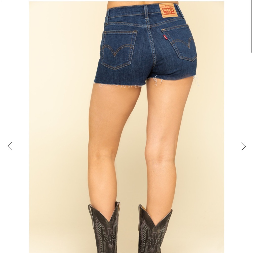 Levi’s High Rise Sculpt Hypersoft Jean Shorts🎀🎀 🎀🎀
